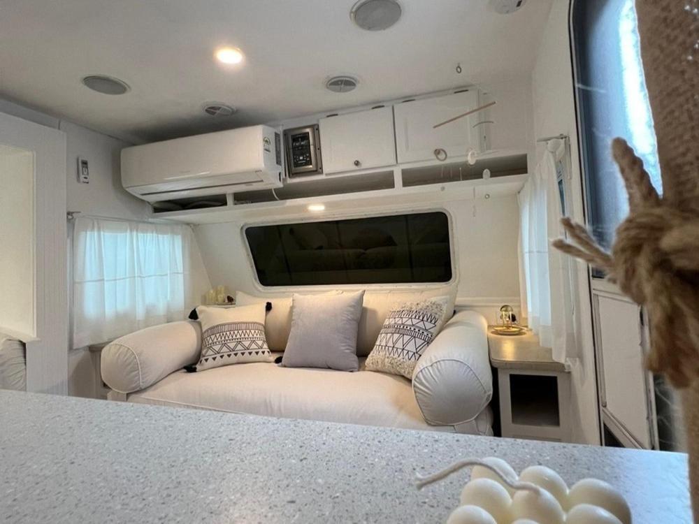 Отель Sokcho New York Caravan Экстерьер фото