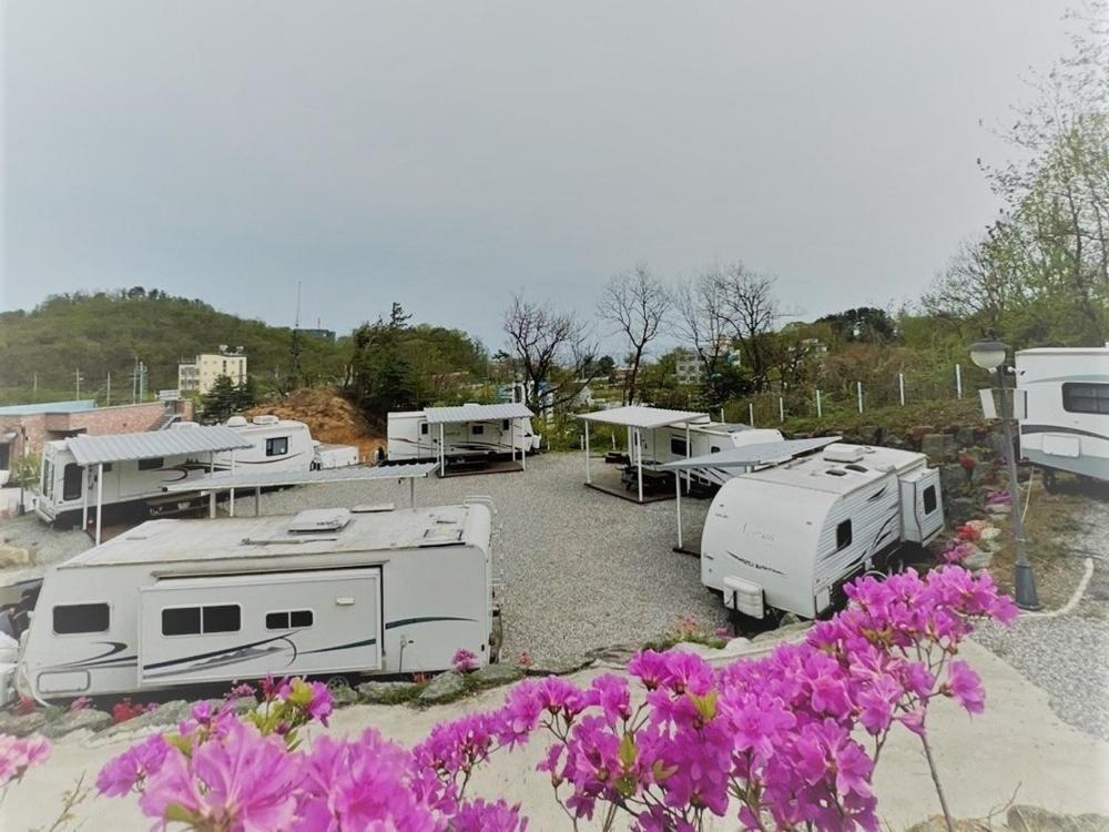 Отель Sokcho New York Caravan Экстерьер фото